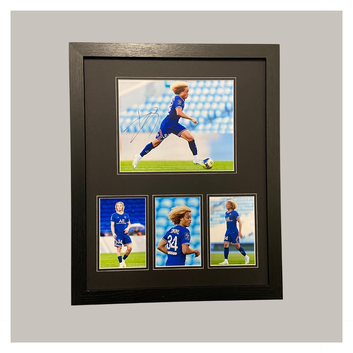 XAVI SIMONS MOUNTED DISPLAY