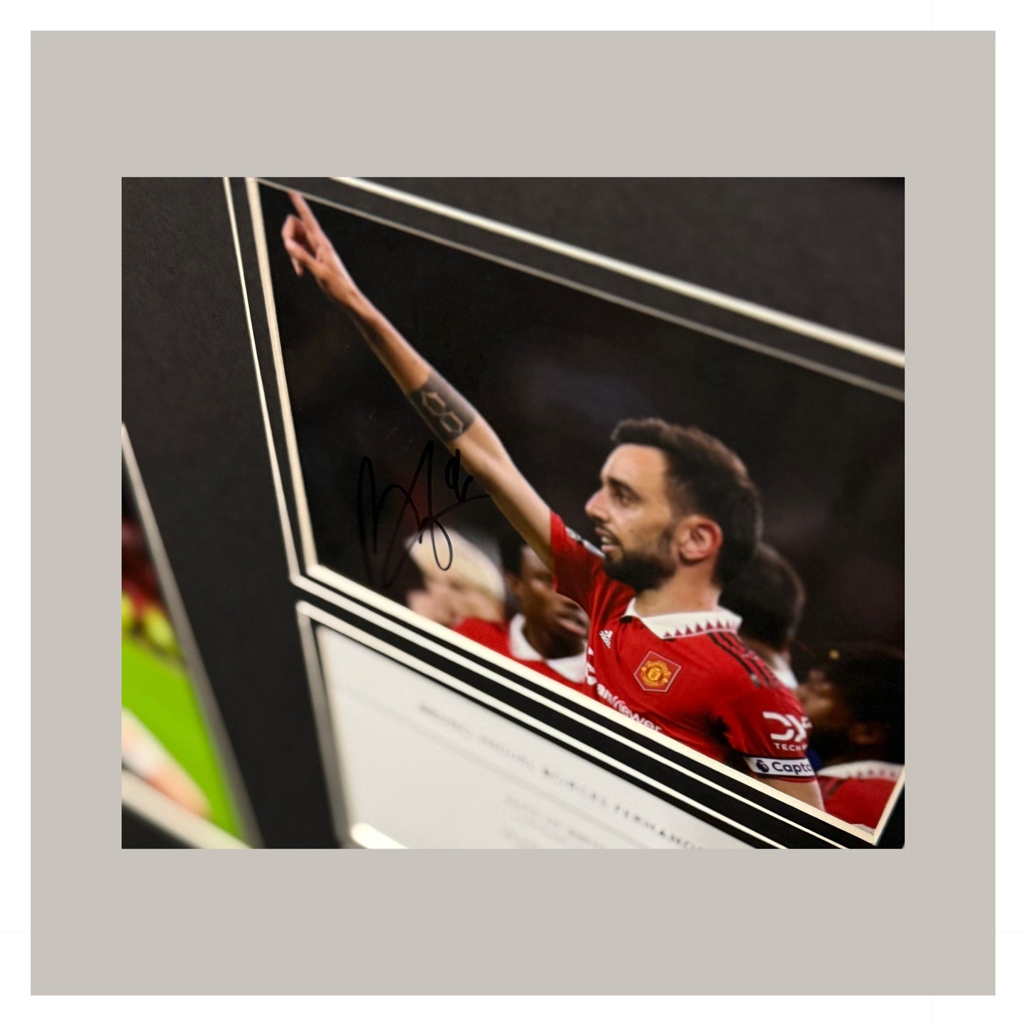BRUNO FERNANDES SIGNED 6X4 PHOTO MOUNTED DISPLAY