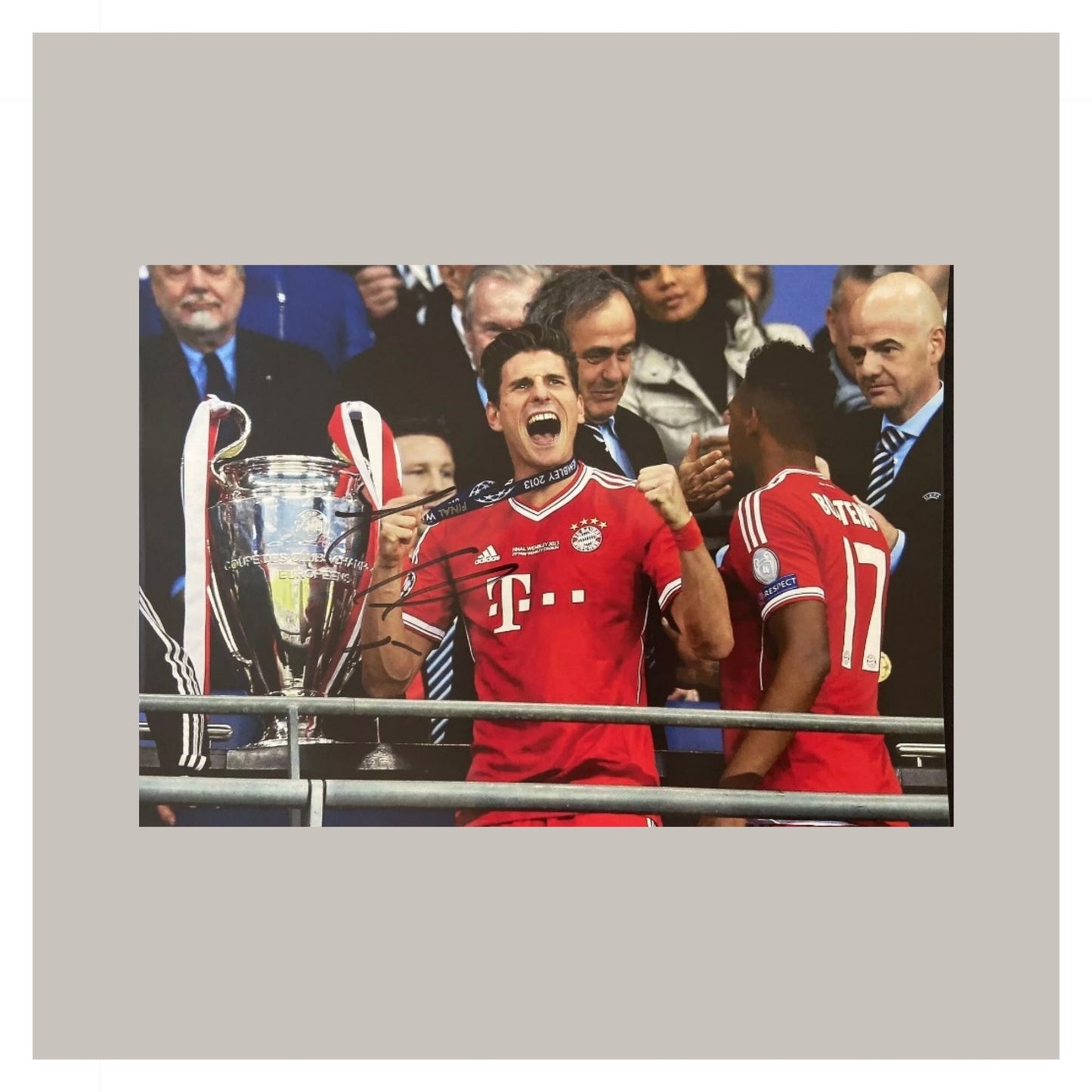 MARIO GOMEZ HAND SIGNED A4 PHOTO