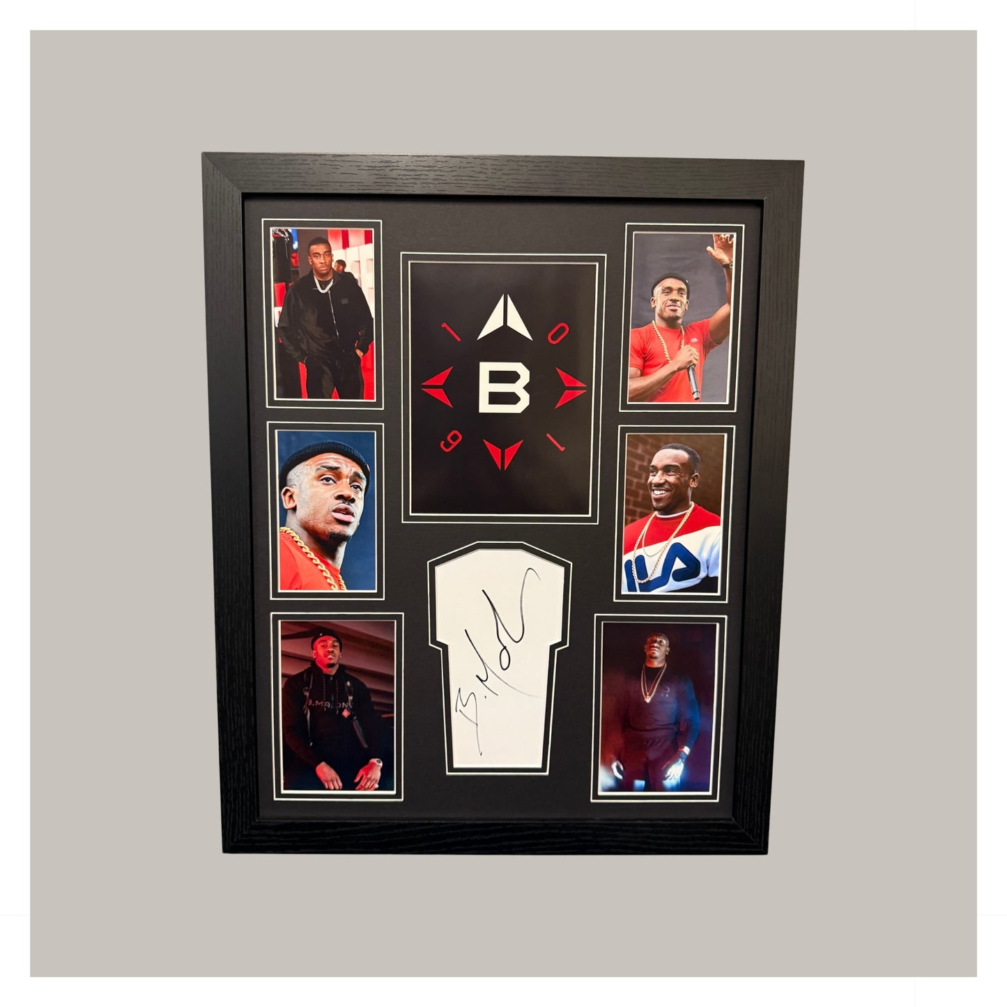 BUGZY MALONE SIGNED INDEX CARD MOUNTED DISPLAY