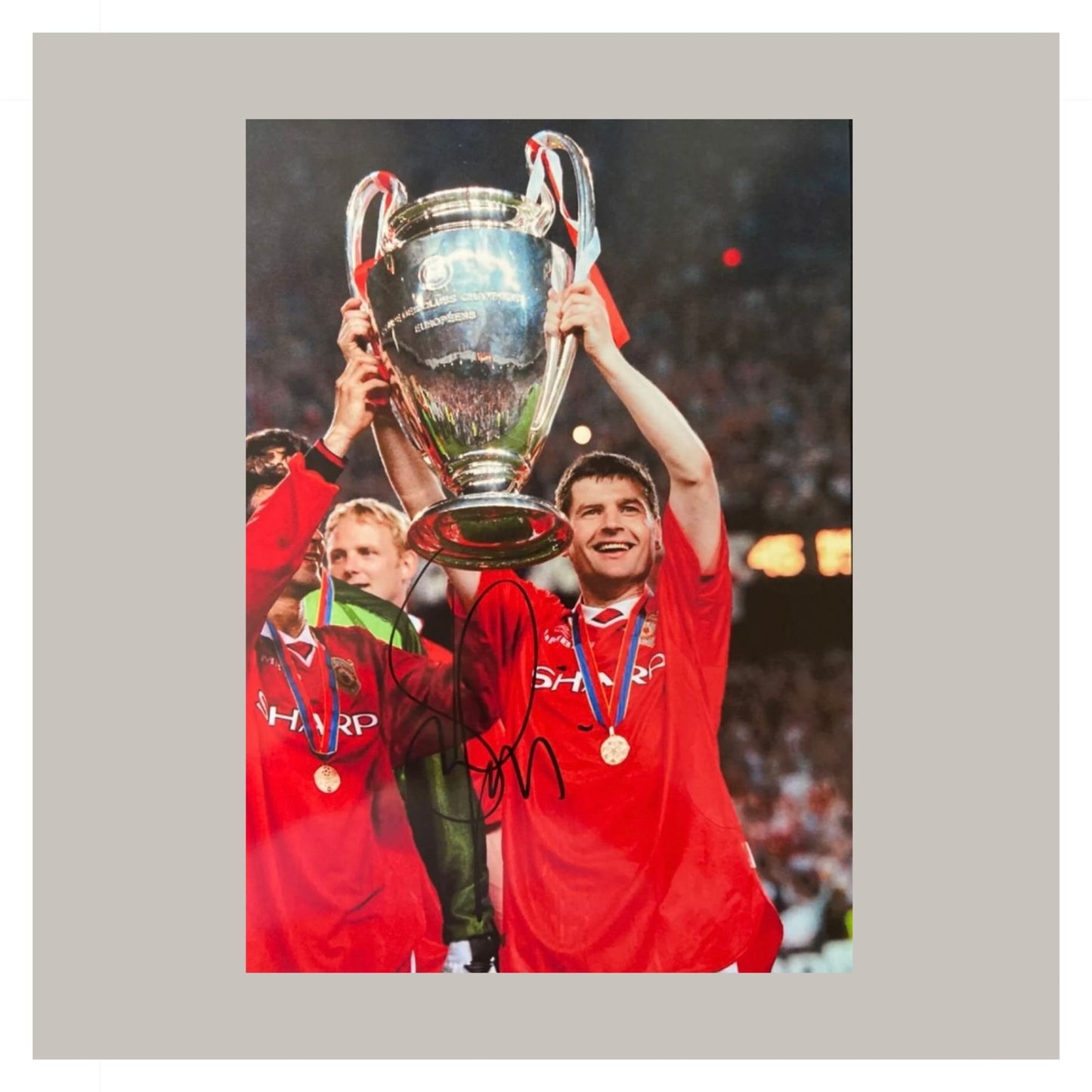 DENIS IRWIN SIGNED A4 PHOTO