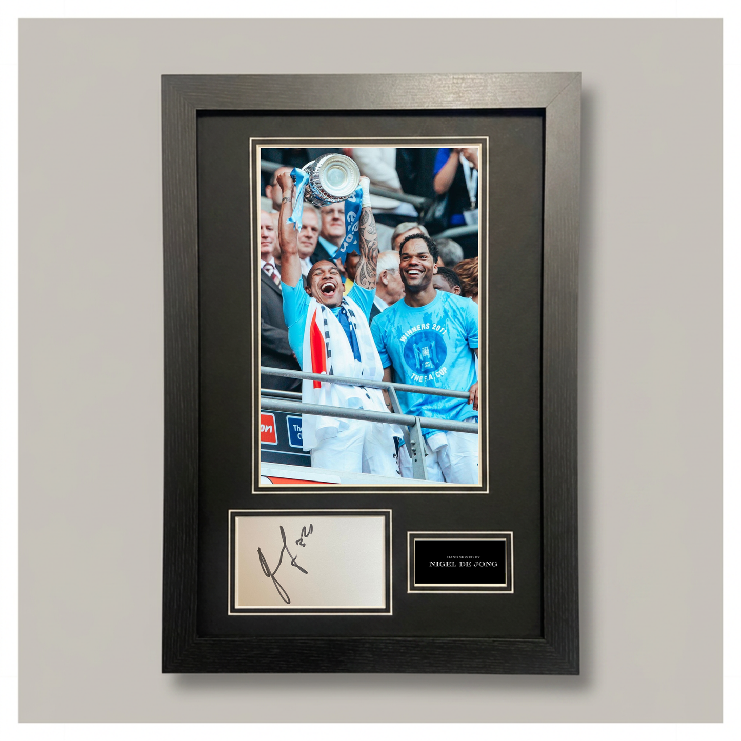 NIGEL DE JONG MOUNTED DISPLAY